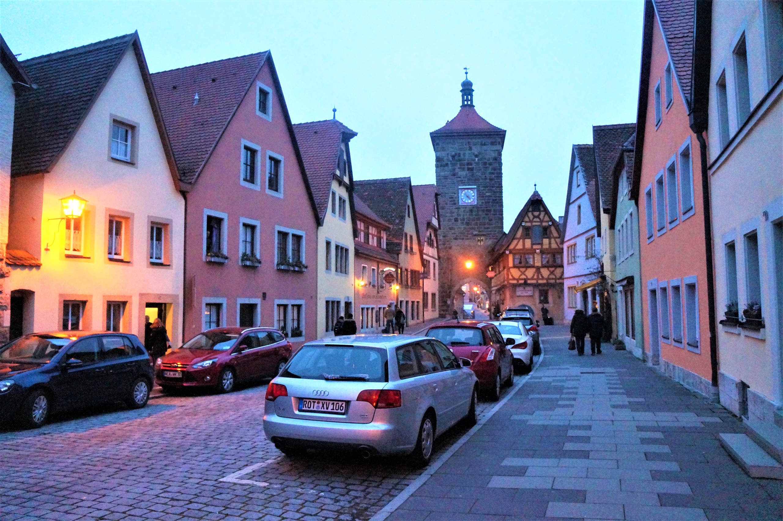 Прогулка по ночному Ротенбургу-на-Таубере города, Святого, Siebersturm, башней, назад, площадью, стеной, Galgentor, когда, город, стене, здание, стену, Ротенбурга, пройтись, Георгия, честь, самым, Stöberleinsturm, находится